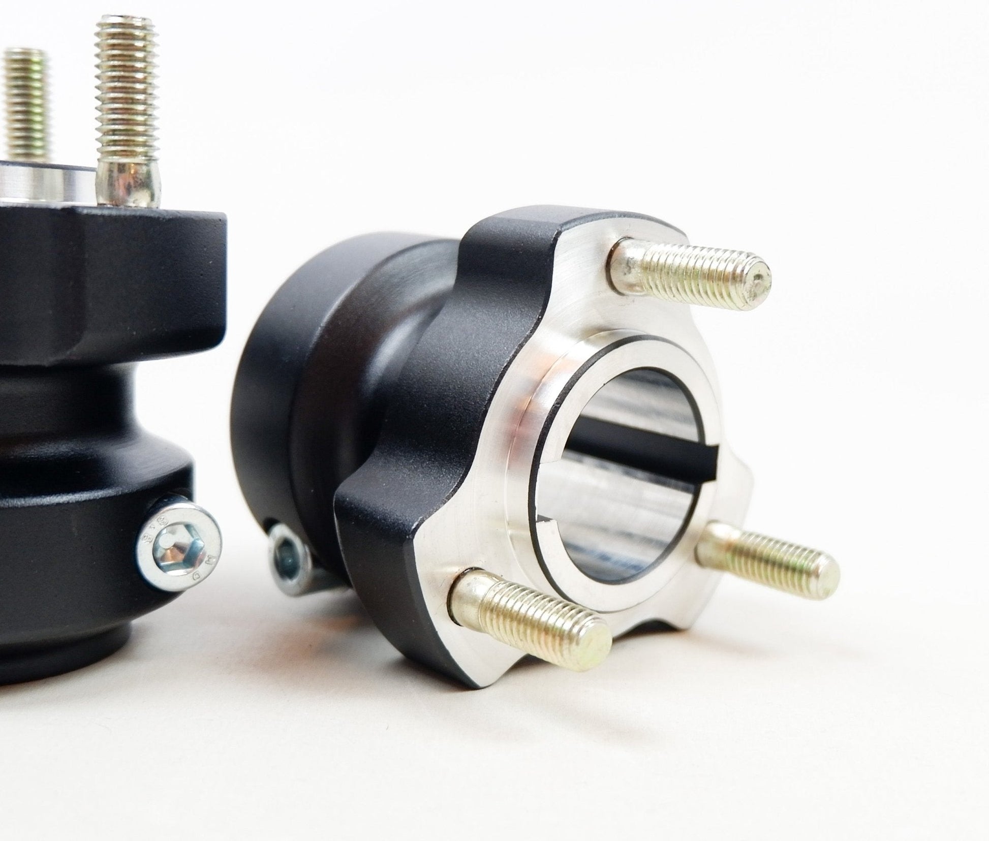 Set of Black 30mm x 62mm Rear Hubs - Race Rally Supplies
